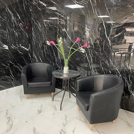 Hostal Boutique Bbb Auto Check In Бенидорм Экстерьер фото