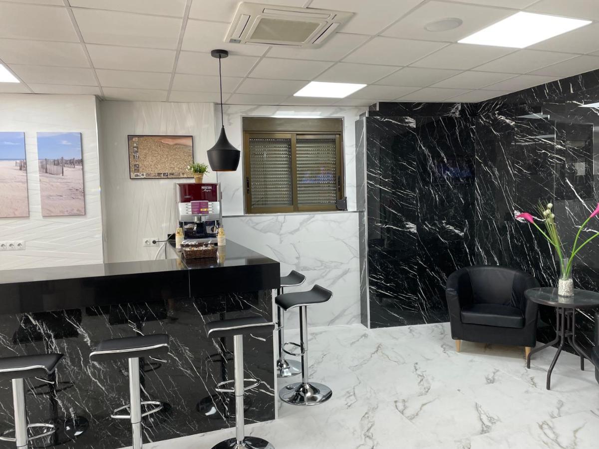 Hostal Boutique Bbb Auto Check In Бенидорм Экстерьер фото