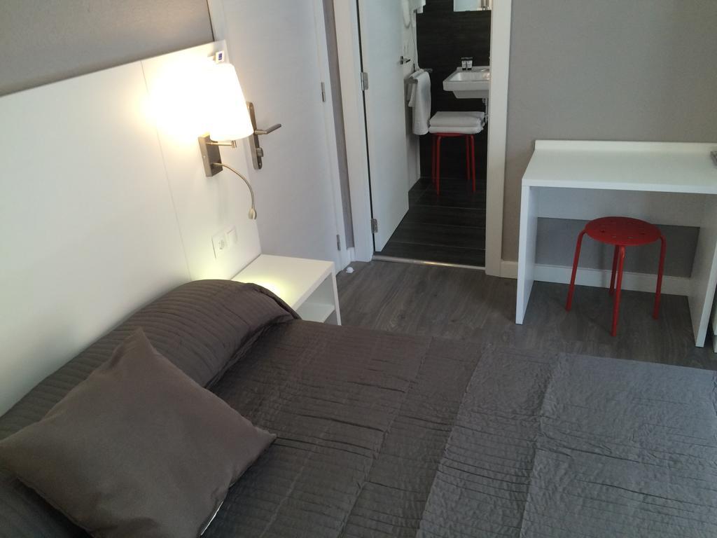 Hostal Boutique Bbb Auto Check In Бенидорм Экстерьер фото