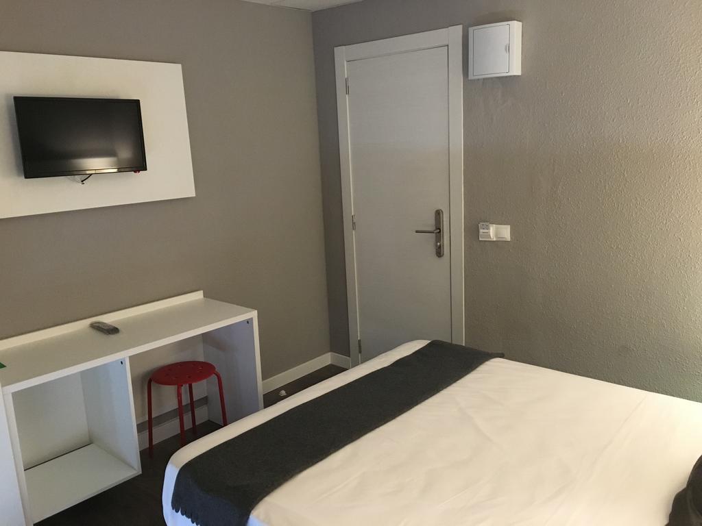 Hostal Boutique Bbb Auto Check In Бенидорм Экстерьер фото