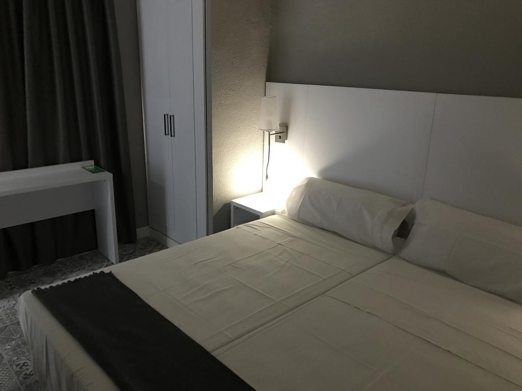 Hostal Boutique Bbb Auto Check In Бенидорм Экстерьер фото