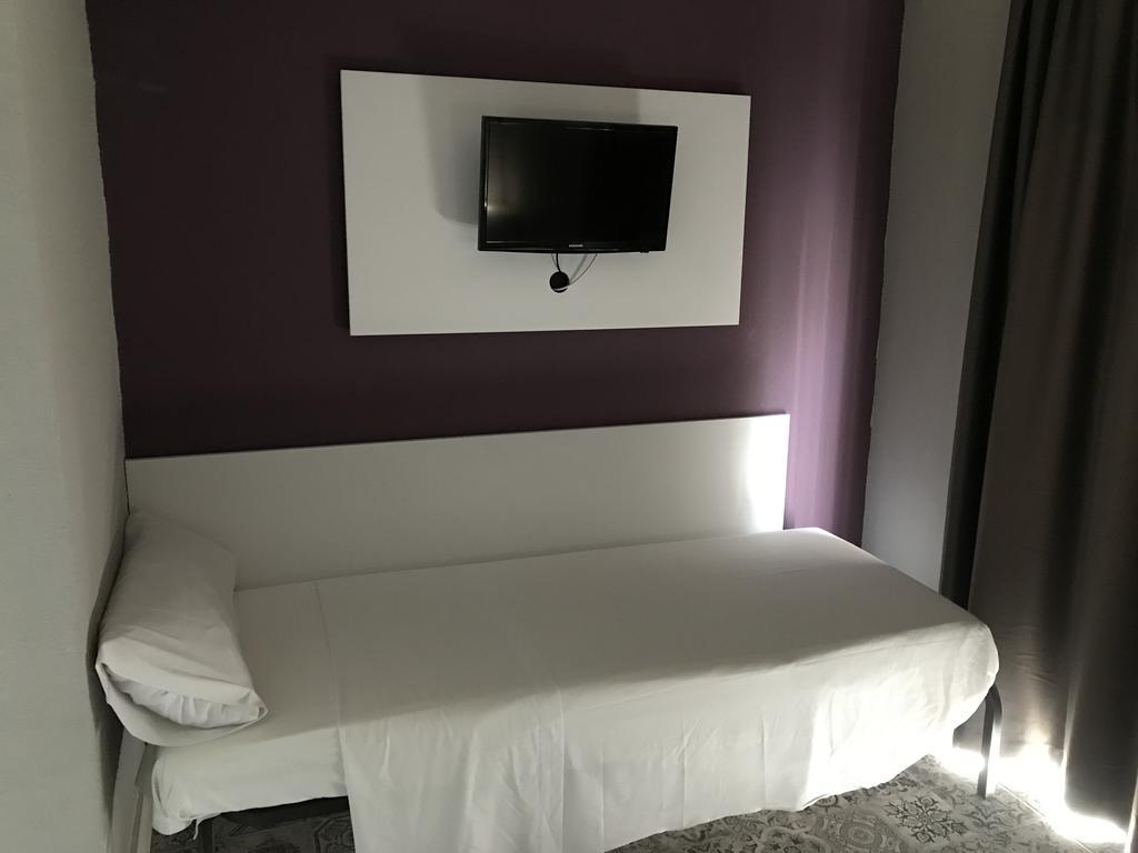 Hostal Boutique Bbb Auto Check In Бенидорм Экстерьер фото