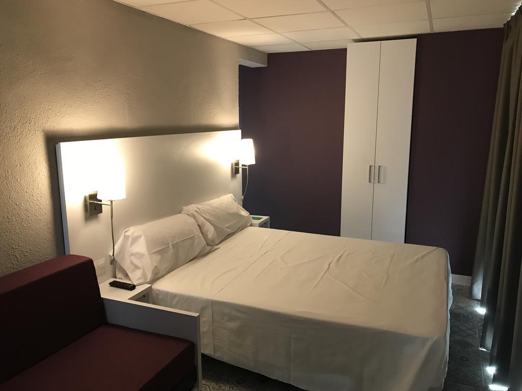 Hostal Boutique Bbb Auto Check In Бенидорм Экстерьер фото