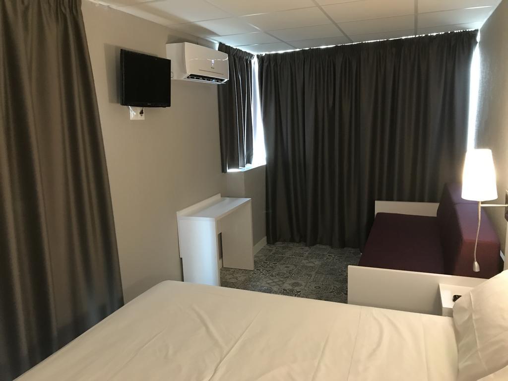 Hostal Boutique Bbb Auto Check In Бенидорм Экстерьер фото