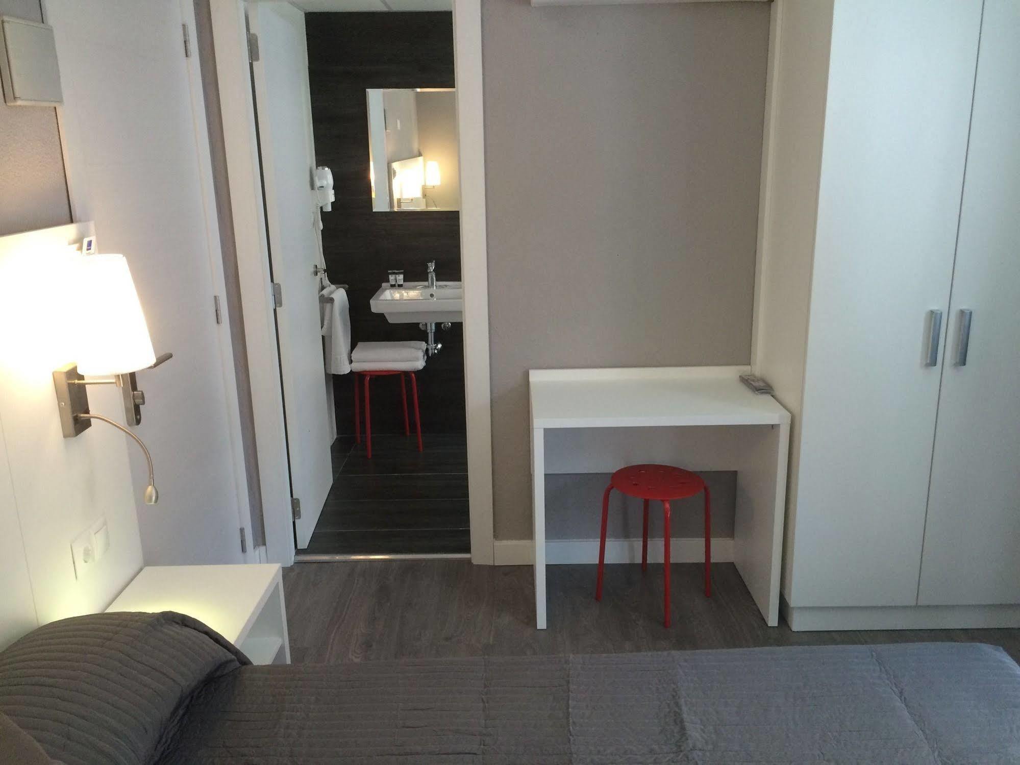 Hostal Boutique Bbb Auto Check In Бенидорм Экстерьер фото