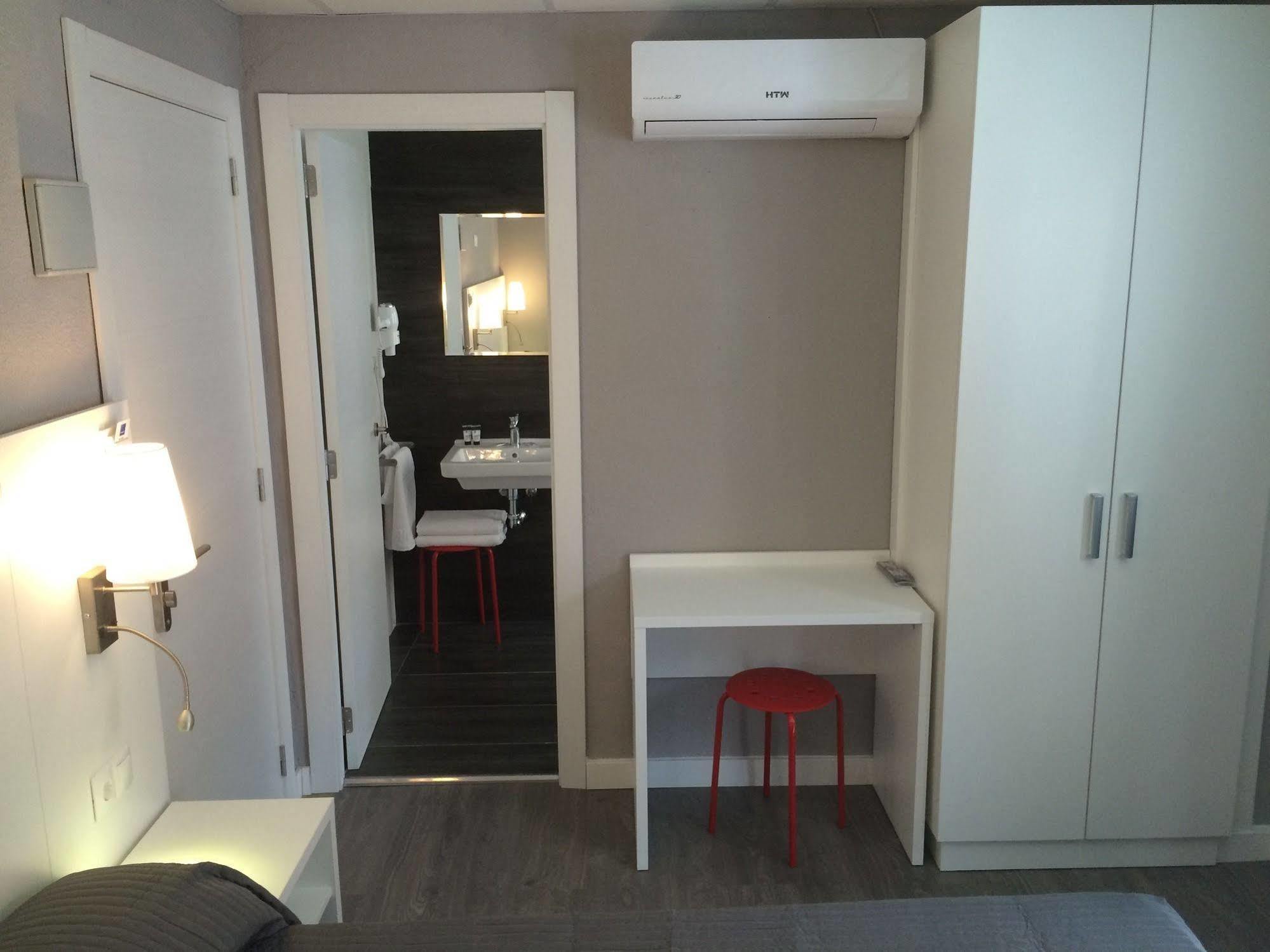 Hostal Boutique Bbb Auto Check In Бенидорм Экстерьер фото