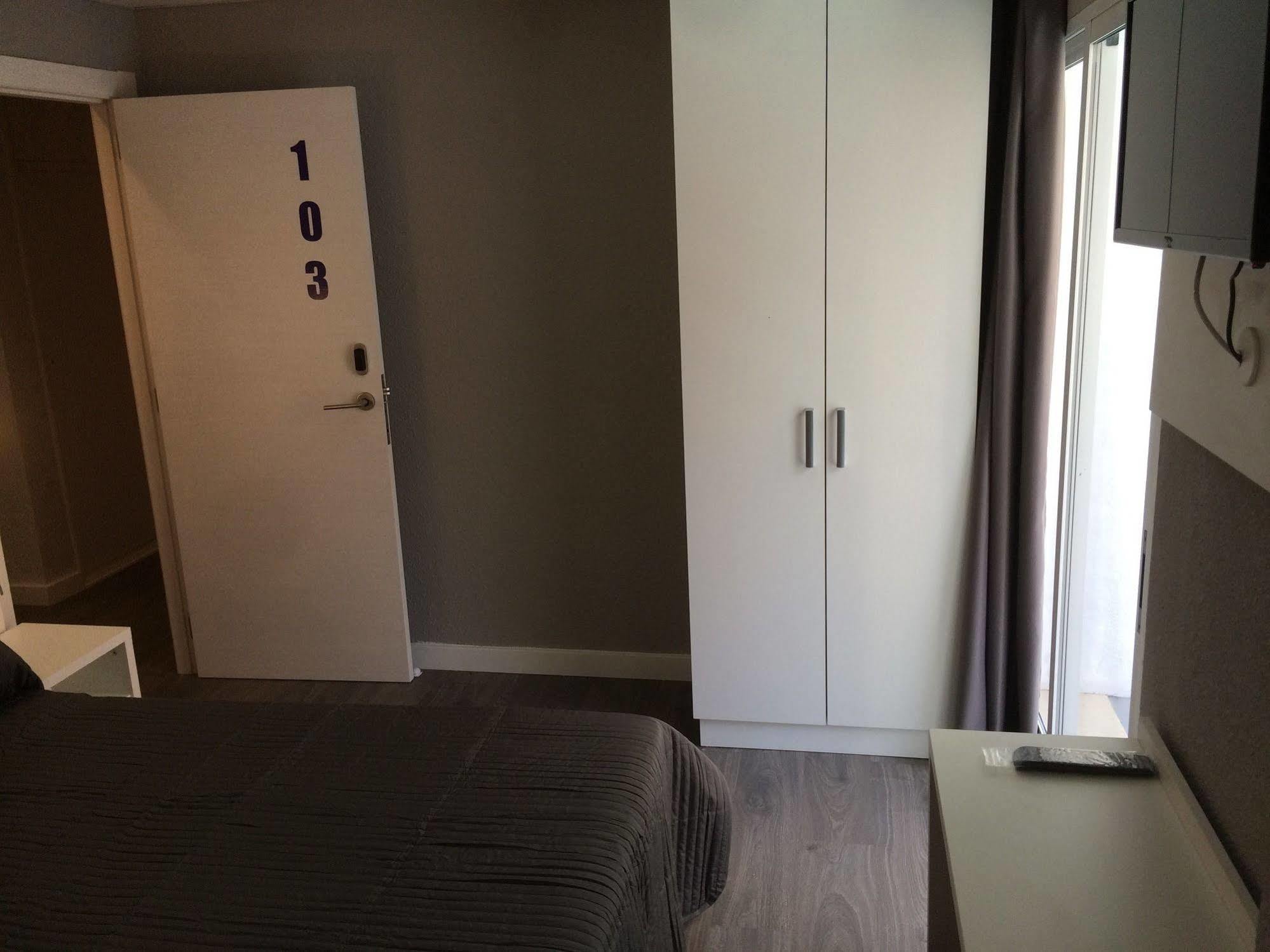Hostal Boutique Bbb Auto Check In Бенидорм Экстерьер фото
