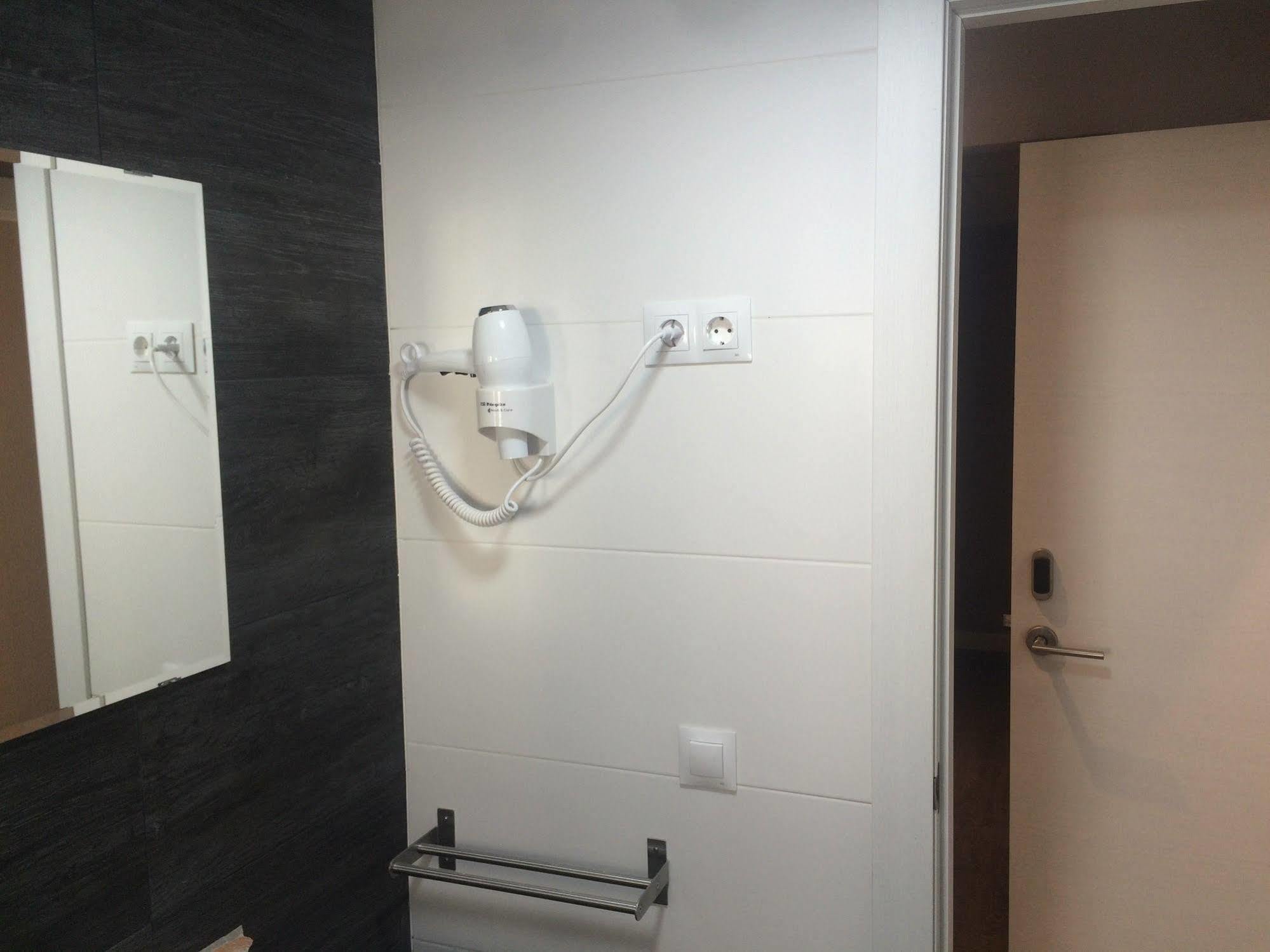 Hostal Boutique Bbb Auto Check In Бенидорм Экстерьер фото