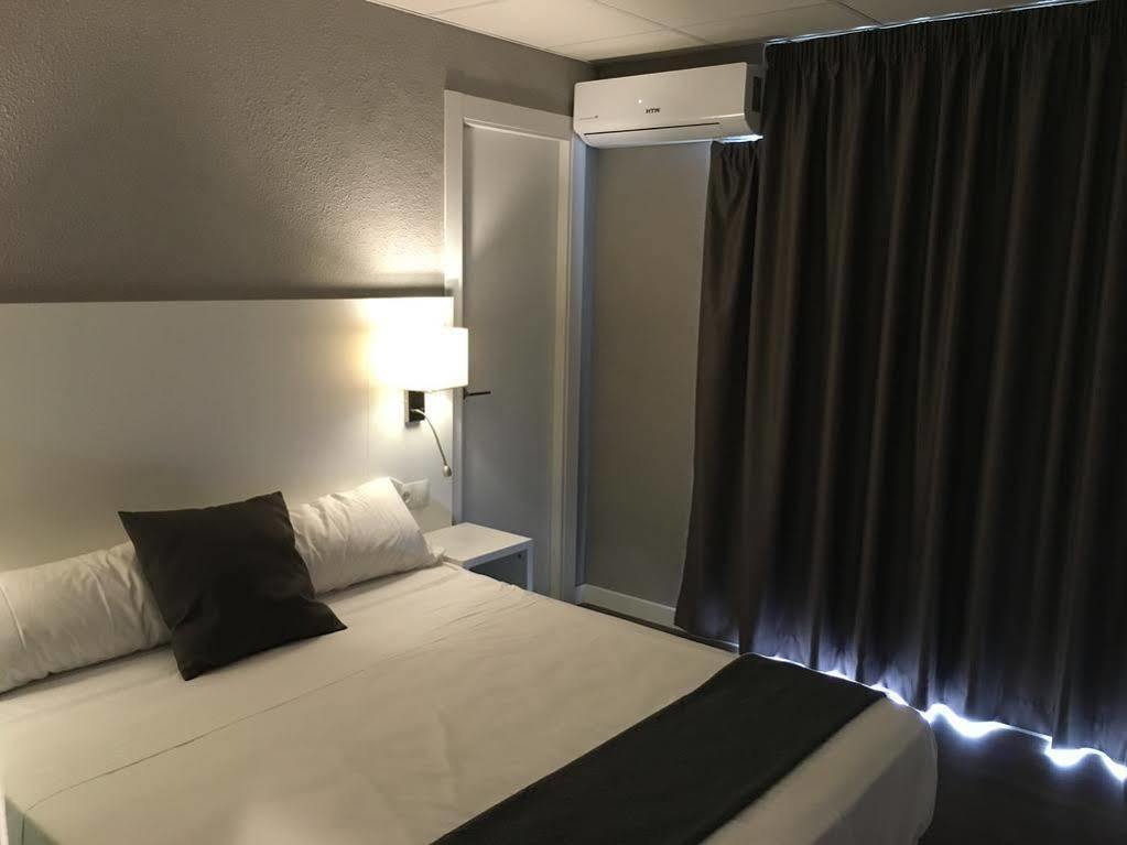 Hostal Boutique Bbb Auto Check In Бенидорм Экстерьер фото