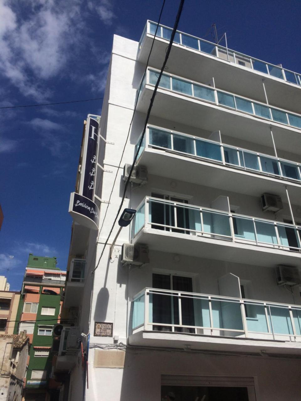 Hostal Boutique Bbb Auto Check In Бенидорм Экстерьер фото
